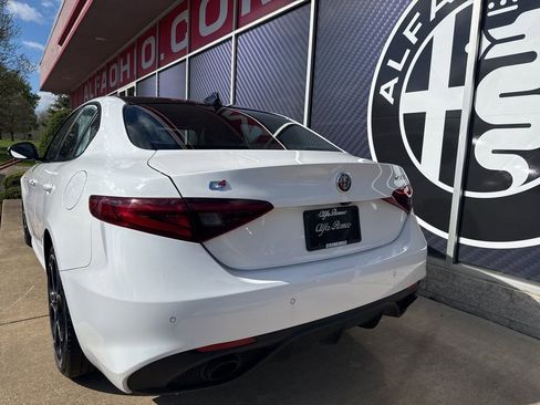 Used 2023 Alfa Romeo Giulia Veloce AWD/4WD image 8