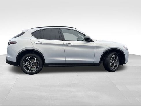 New 2025 Alfa Romeo Stelvio Sprint image 8