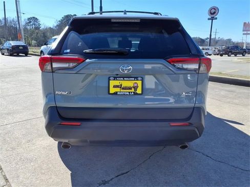 Used 2021 Toyota RAV4 XLE Premium image 3