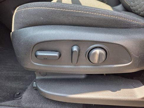 Used 2019 Chevrolet Equinox LT FWD image 21