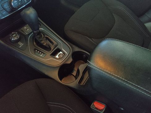 Used 2020 Jeep Cherokee Latitude w/ Cold Weather Group image 26