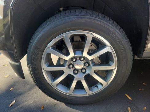 Used 2019 GMC Canyon Denali image 2