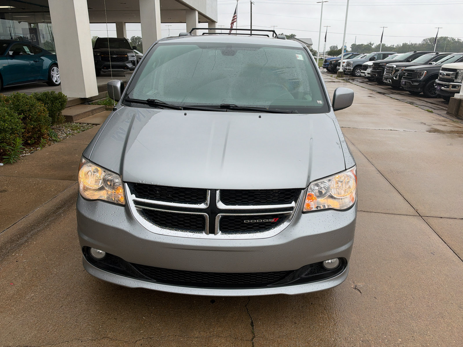 Used 2019 Dodge Grand Caravan SXT FWD image 3