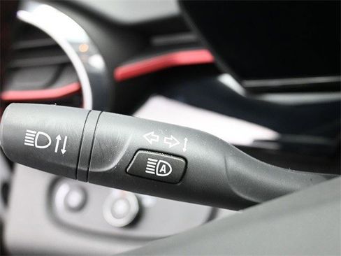 Certified 2025 Chevrolet Trax RS w/ Sunroof Package image 27