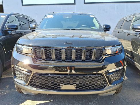 New 2025 Jeep Grand Cherokee Limited w/ Black Appearance Package image 2