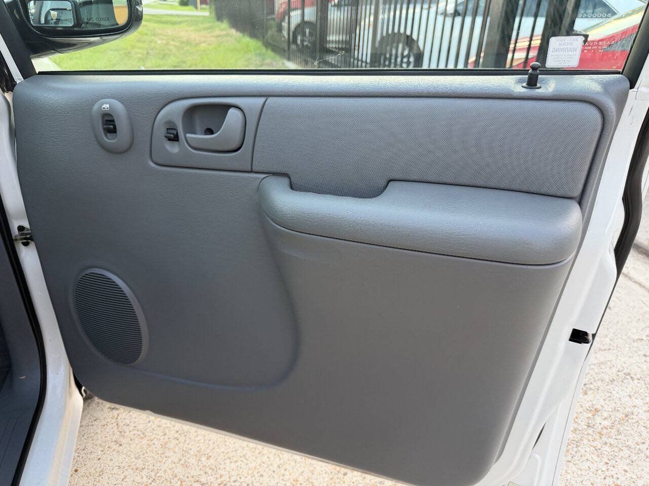 Used 2005 Dodge Caravan SE w/ Popular Equipment Group FWD image 14