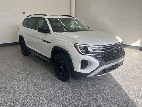 New 2026 Volkswagen Atlas Peak Edition image 10