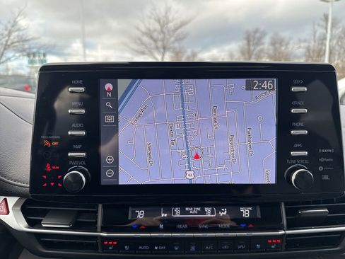 Used 2024 Toyota Sienna Limited image 38