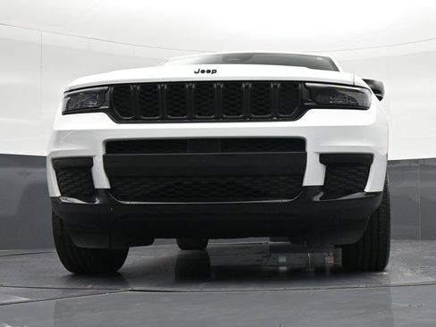 Used 2023 Jeep Grand Cherokee L Laredo RWD image 32