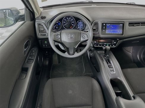 Used 2018 Honda HR-V EX image 2