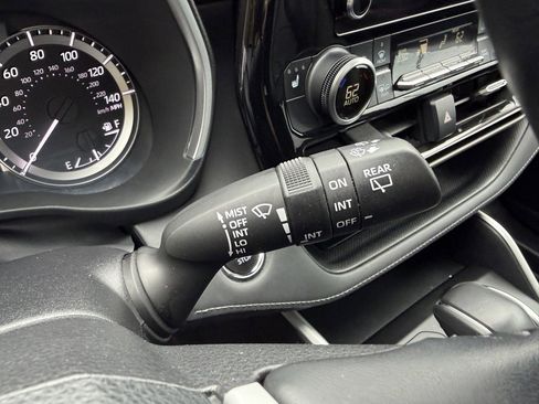 Certified 2023 Toyota Highlander XLE image 35