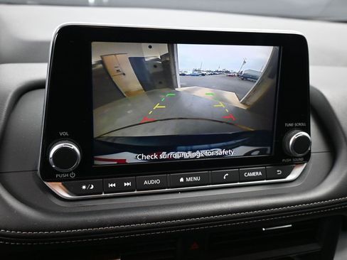 Used 2025 Nissan Rogue SV FWD image 33