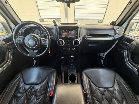 Used 2013 Jeep Wrangler Unlimited Rubicon w/ Connectivity Group image 17