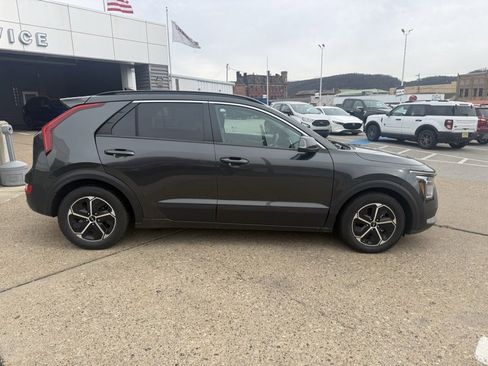 Used 2023 Kia Niro EX w/ EX Cold Weather Package image 6