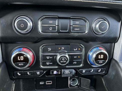 Used 2021 GMC Yukon SLT w/ SLT Luxury Plus Package AWD/4WD image 40