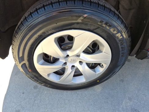 Used 2021 Toyota RAV4 LE w/ Carpet Mat Package (TMS) AWD/4WD image 6