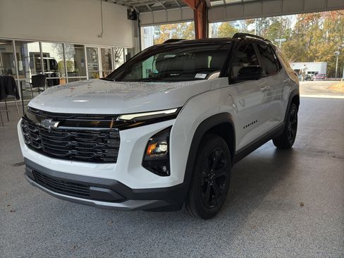 New 2026 Chevrolet Equinox LT image 3