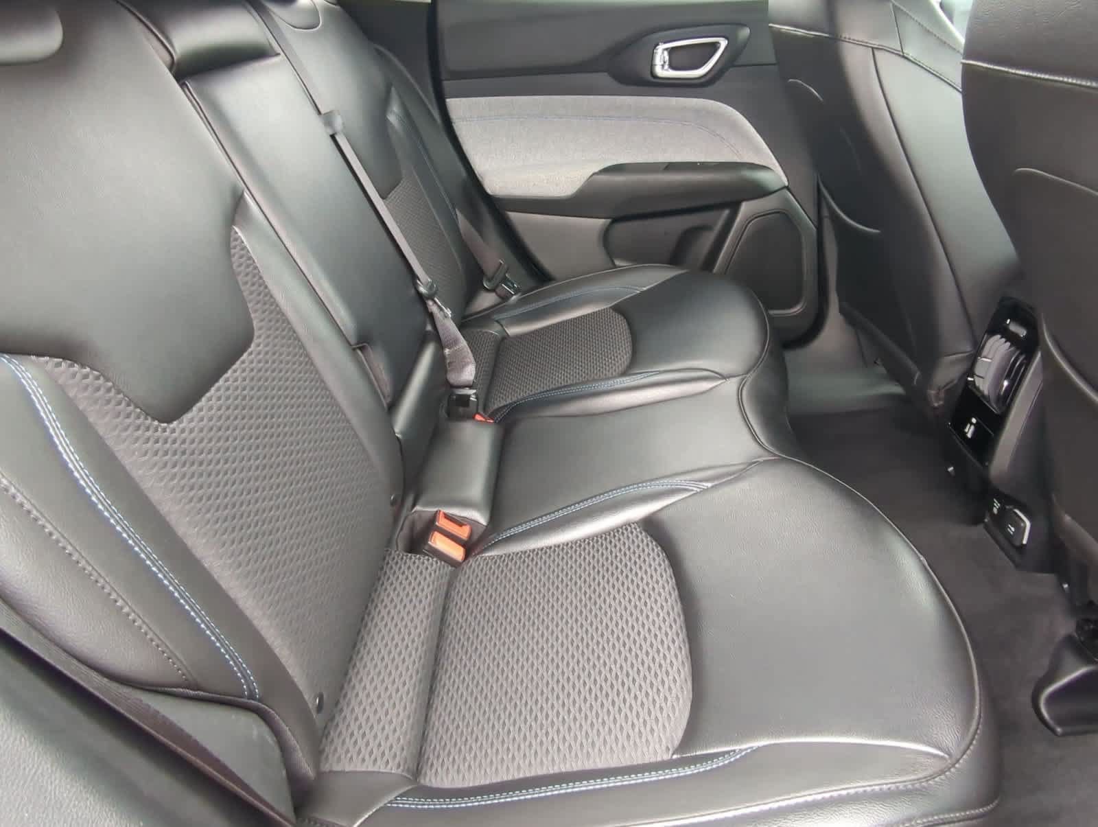 Used 2022 Jeep Compass Latitude w/ Convenience Group AWD/4WD image 19