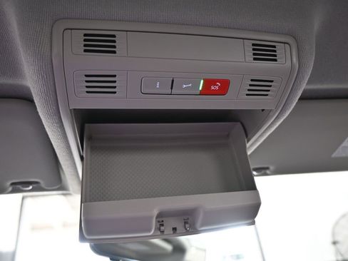 Used 2023 Volkswagen Tiguan SE image 29