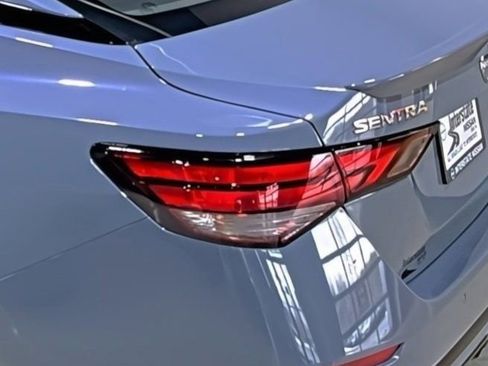 Used 2025 Nissan Sentra SR FWD image 10