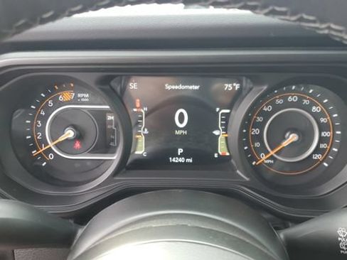 Certified 2026 Jeep Wrangler Unlimited Rubicon AWD/4WD image 12