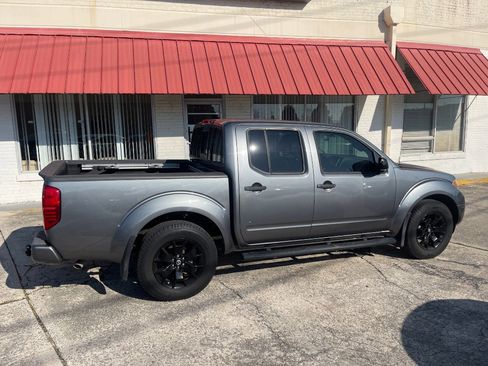 Used 2018 Nissan Frontier SV w/ Value Truck Package image 8
