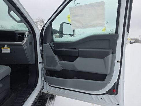 New 2025 Ford F550 4x4 Supercab Super Duty image 32