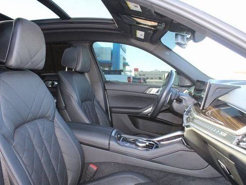 Used 2024 BMW X6 xDrive40i w/ Premium Package image 17