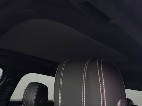 Used 2022 Land Rover Range Rover Velar R-Dynamic S image 12