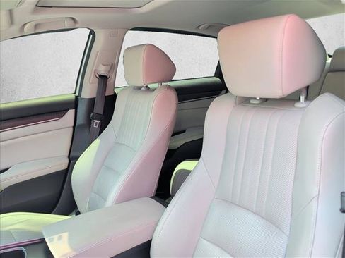 Used 2019 Honda Accord Touring image 11