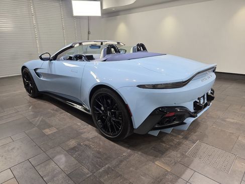 Used 2022 Aston Martin V8 Vantage Roadster image 2