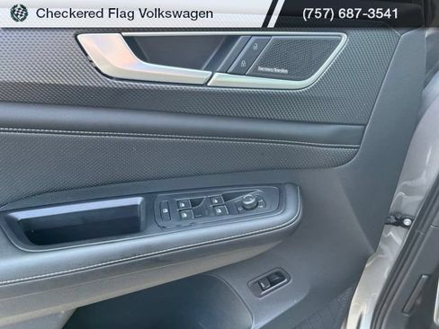 Used 2024 Volkswagen Atlas Cross Sport SEL Premium R-Line AWD/4WD image 14