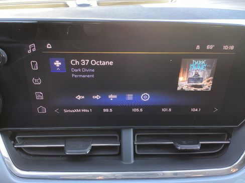 Used 2025 Chevrolet Trax LT w/ Driver Confidence Package image 21