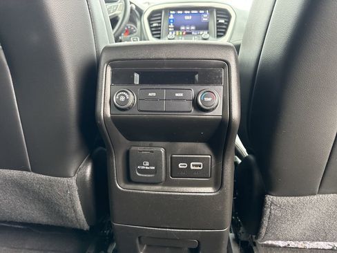 Used 2023 GMC Acadia SLT image 21