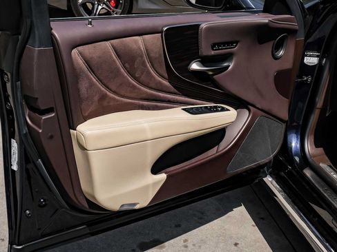 Used 2019 Lexus LS 500 w/ Interior Upgrade Package RWD image 43