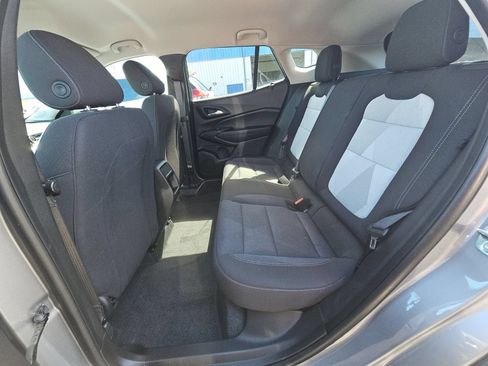 Used 2024 Chevrolet Trax LS w/ LS Convenience Package FWD image 4
