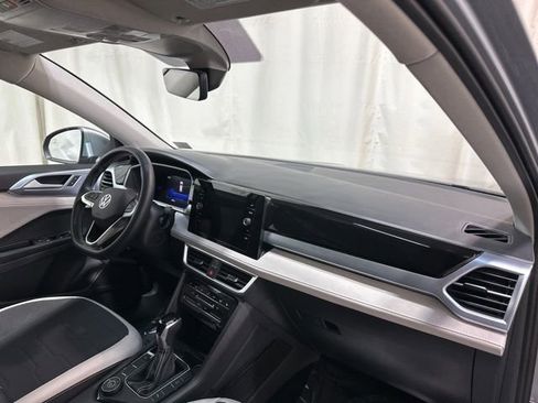 Certified 2025 Volkswagen Taos SE w/ Panoramic Sunroof Package image 35