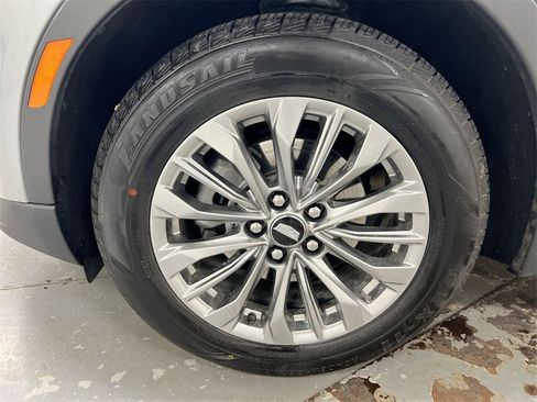 Used 2024 Cadillac XT4 Premium Luxury image 27