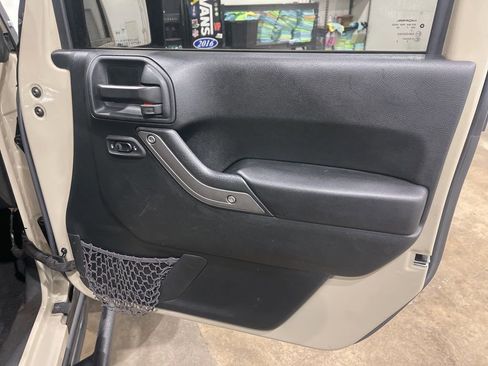 Used 2018 Jeep Wrangler Unlimited Sport S AWD/4WD image 21