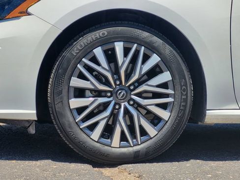 Certified 2025 Nissan Altima 2.5 SV FWD image 7