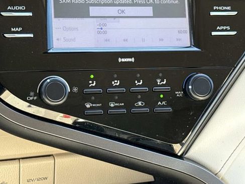 Used 2020 Toyota Camry LE FWD image 21