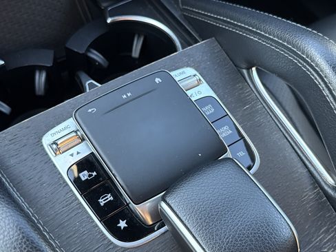 Used 2020 Mercedes-Benz GLE 350 4MATIC w/ Premium Package image 21