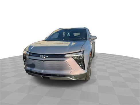 Certified 2025 Chevrolet Blazer EV LT w/ Super Cruise Package image 3