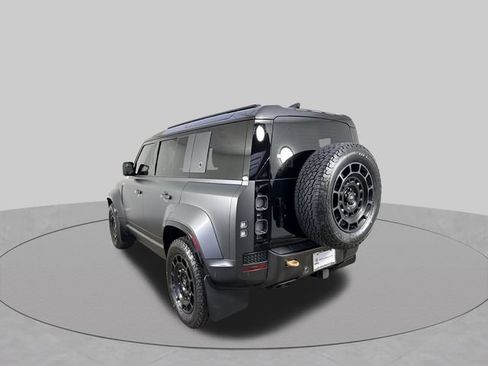Used 2025 Land Rover Defender 110 AWD/4WD image 31