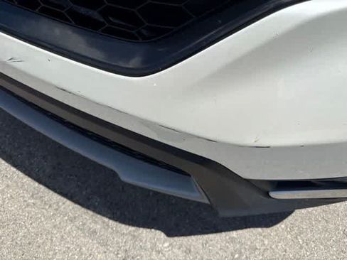 Used 2018 Honda CR-V Touring image 2