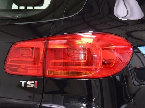 Used 2017 Volkswagen Tiguan Limited w/ Premium Package image 17