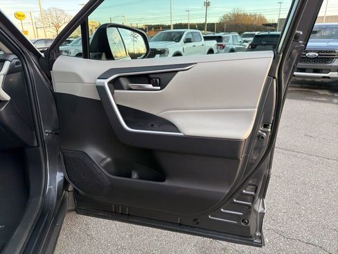 Used 2025 Toyota RAV4 XLE image 22