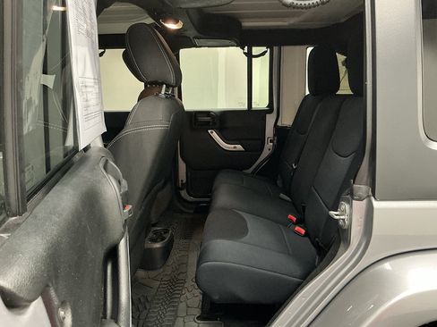 Used 2017 Jeep Wrangler Unlimited Sahara w/ Connectivity Group AWD/4WD image 20