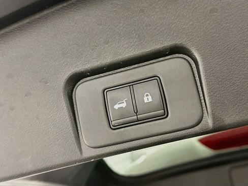 Used 2025 Nissan Rogue SV AWD/4WD image 30