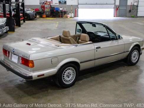 Used 1989 BMW 325i Convertible RWD image 8